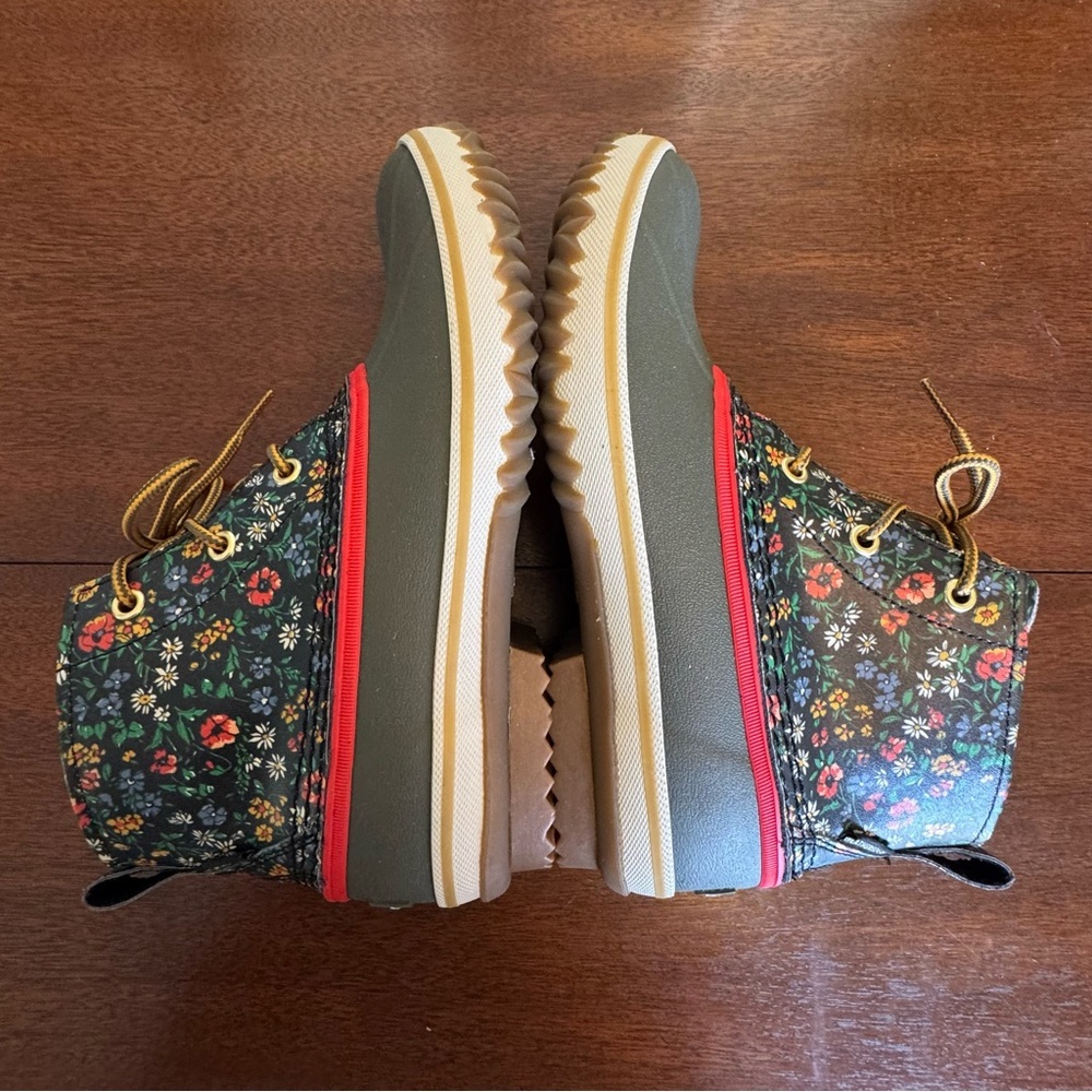 NEW & RARE Eddie Bauer x The Great Women's Rain Boots Floral Duck Boots | Size 8 - Picture 6 of 12
